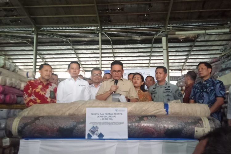 印尼貿易部長沒收數千卷非法進口紡織布，價(jia) 值4500萬(wan) 人民幣-华体汇体育中心物流