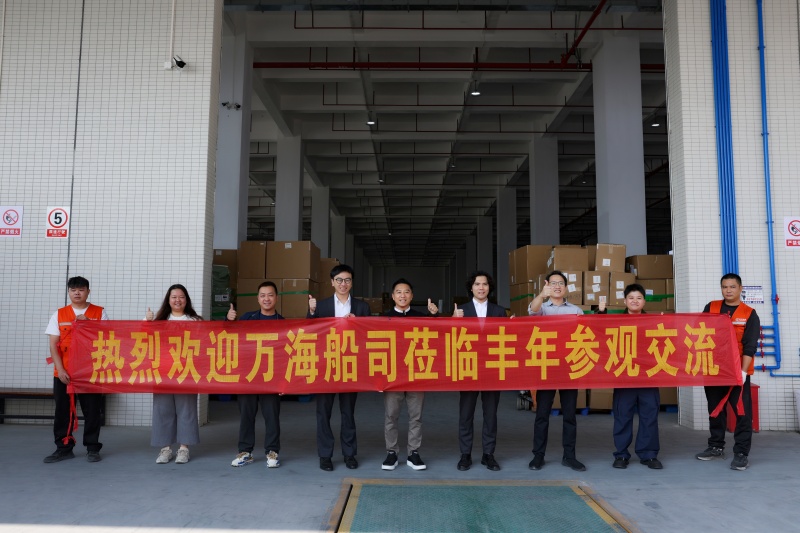 萬(wan) 海船司蒞臨(lin) 豐(feng) 年倉(cang) 庫參觀交流