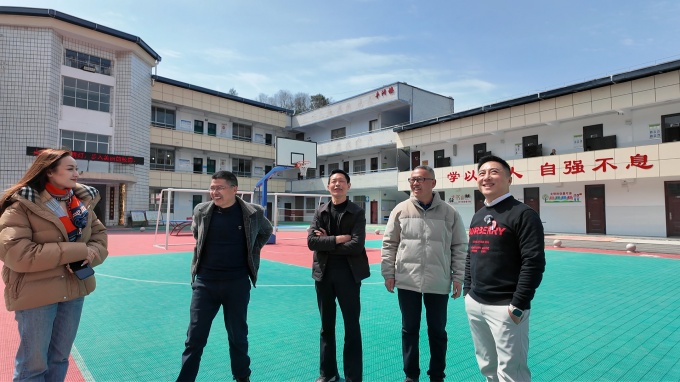 陳偉(wei) 鴻代表华体汇官网首页參加雙河小學新校門落成典禮