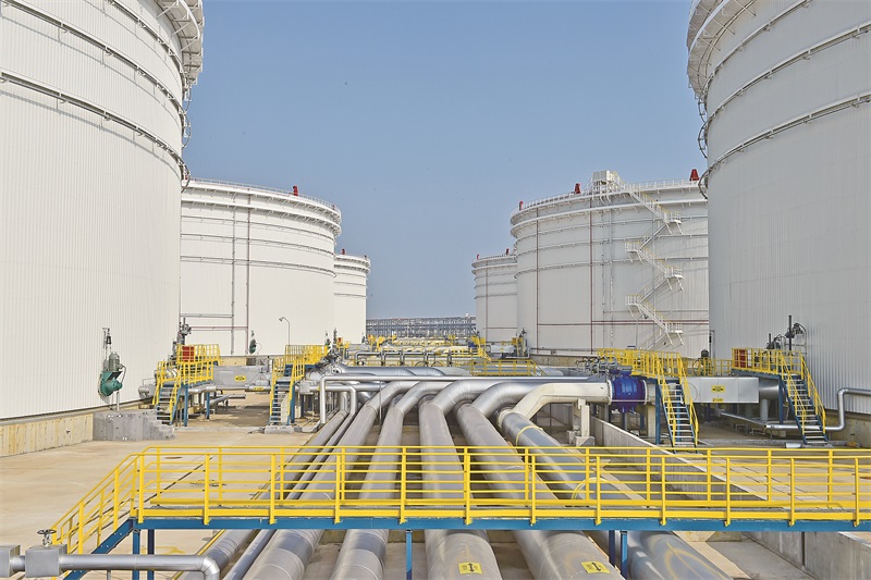 不靠港也能加油！ 山東(dong) 港口青島港 首單掛港加油業(ye) 務成功落地-华体汇体育中心物流