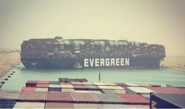 突發丨一艘大型箱船擱淺，蘇伊士運河大堵塞，雙向航道封鎖！曾掛靠國內(nei) 多個(ge) 重要港口！