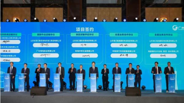 推介上港口與(yu) 航運企業(ye) 舉(ju) 行聯合簽約儀(yi) 式-华体汇体育中心物流