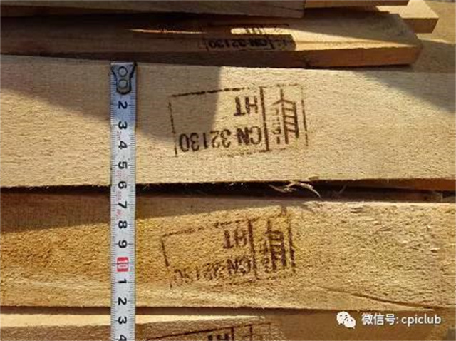 P&I surveyor在測量墊艙木料-华体汇体育中心物流